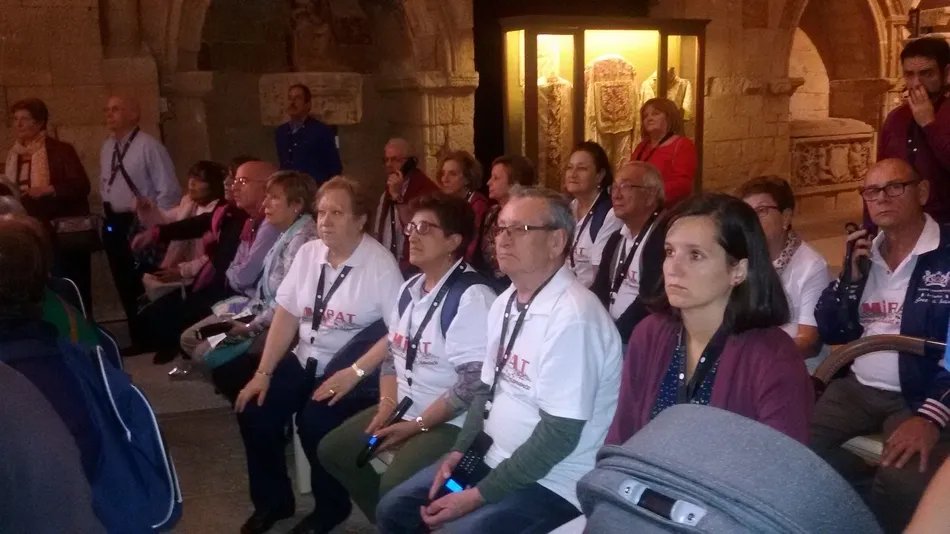 Foto 2 - La Asociaci&oacute;n de Mayores Mirat conoce el patrimonio arquitect&oacute;nico de Toro y su gastronom&iacute;a  
