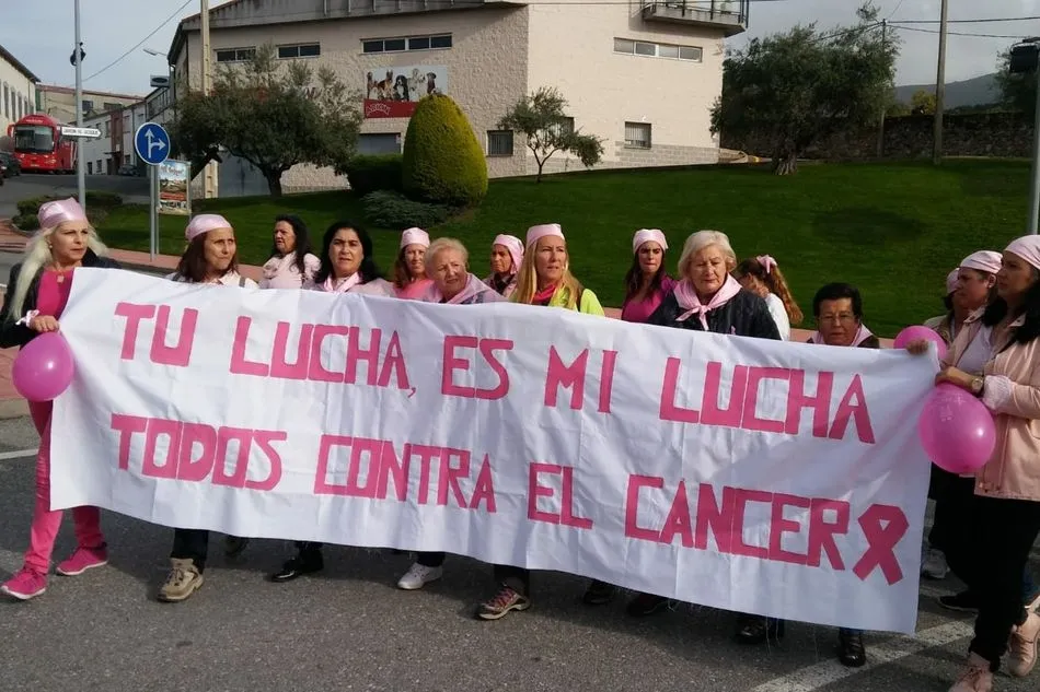 Foto 8 - En torno a&nbsp;1.300 personas salen a las calles de B&eacute;jar en la Marcha Rosa  