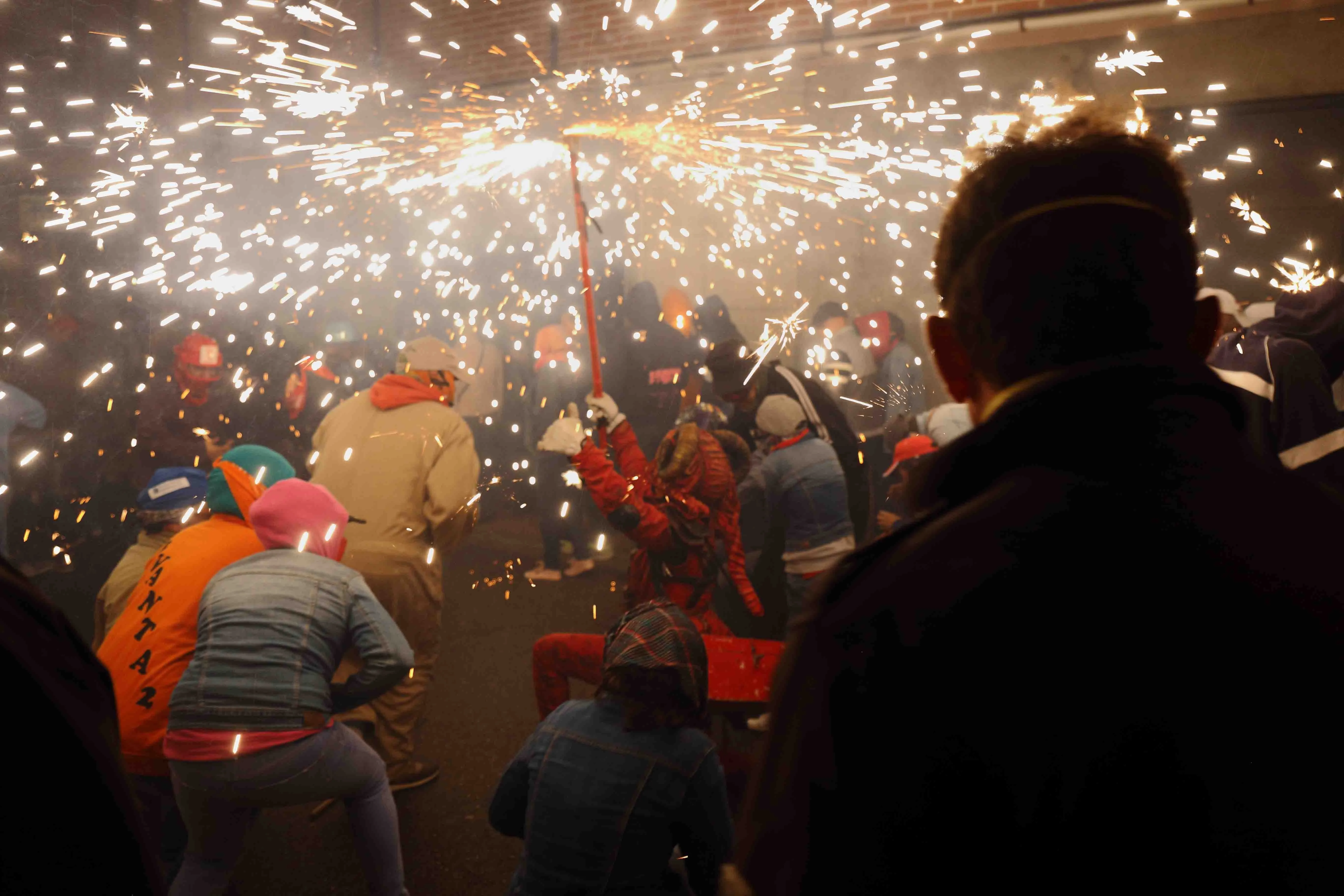 Foto 10 - Alba de Tormes volvi&oacute; a arder con el correfoc
