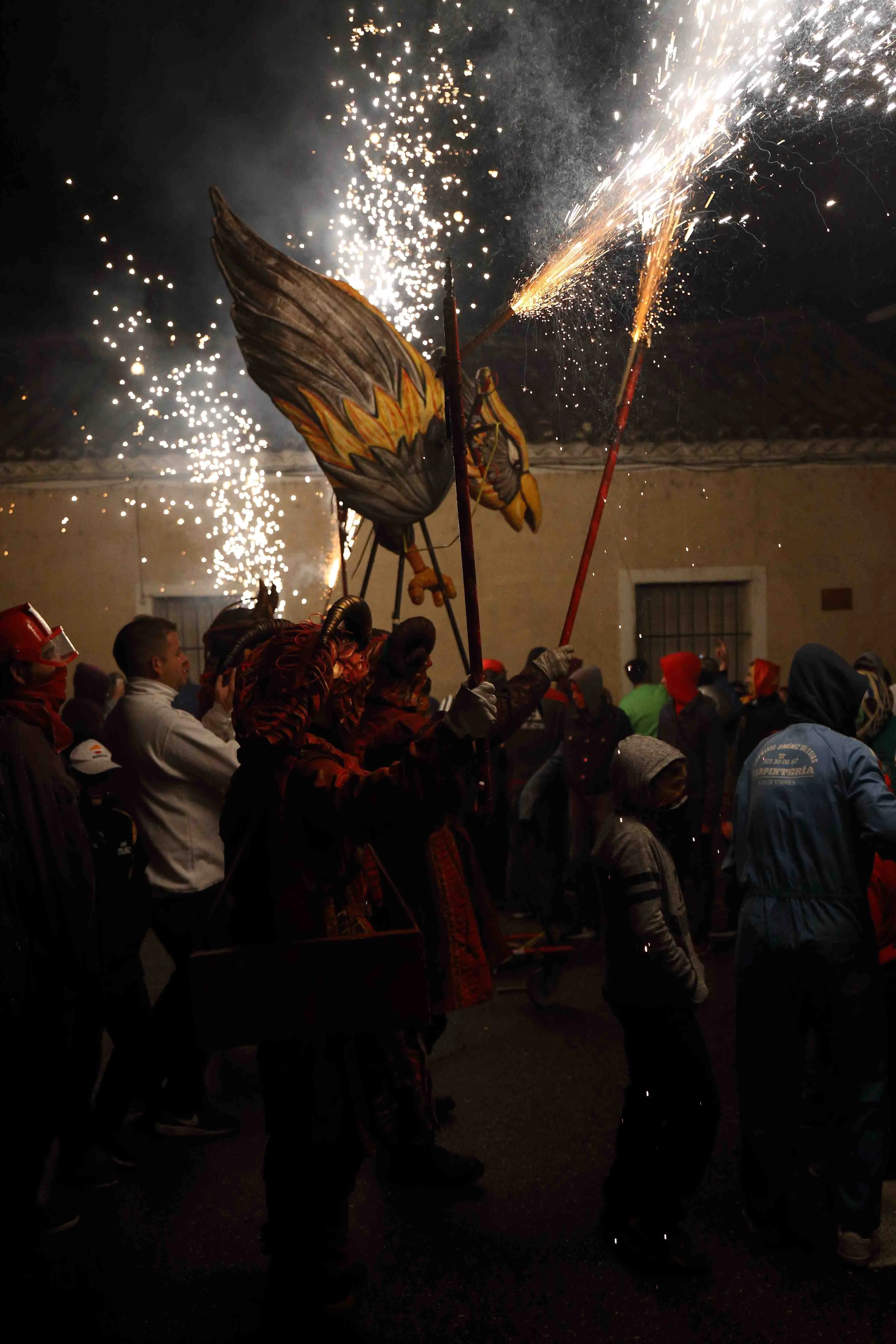 Foto 3 - Alba de Tormes volvi&oacute; a arder con el correfoc