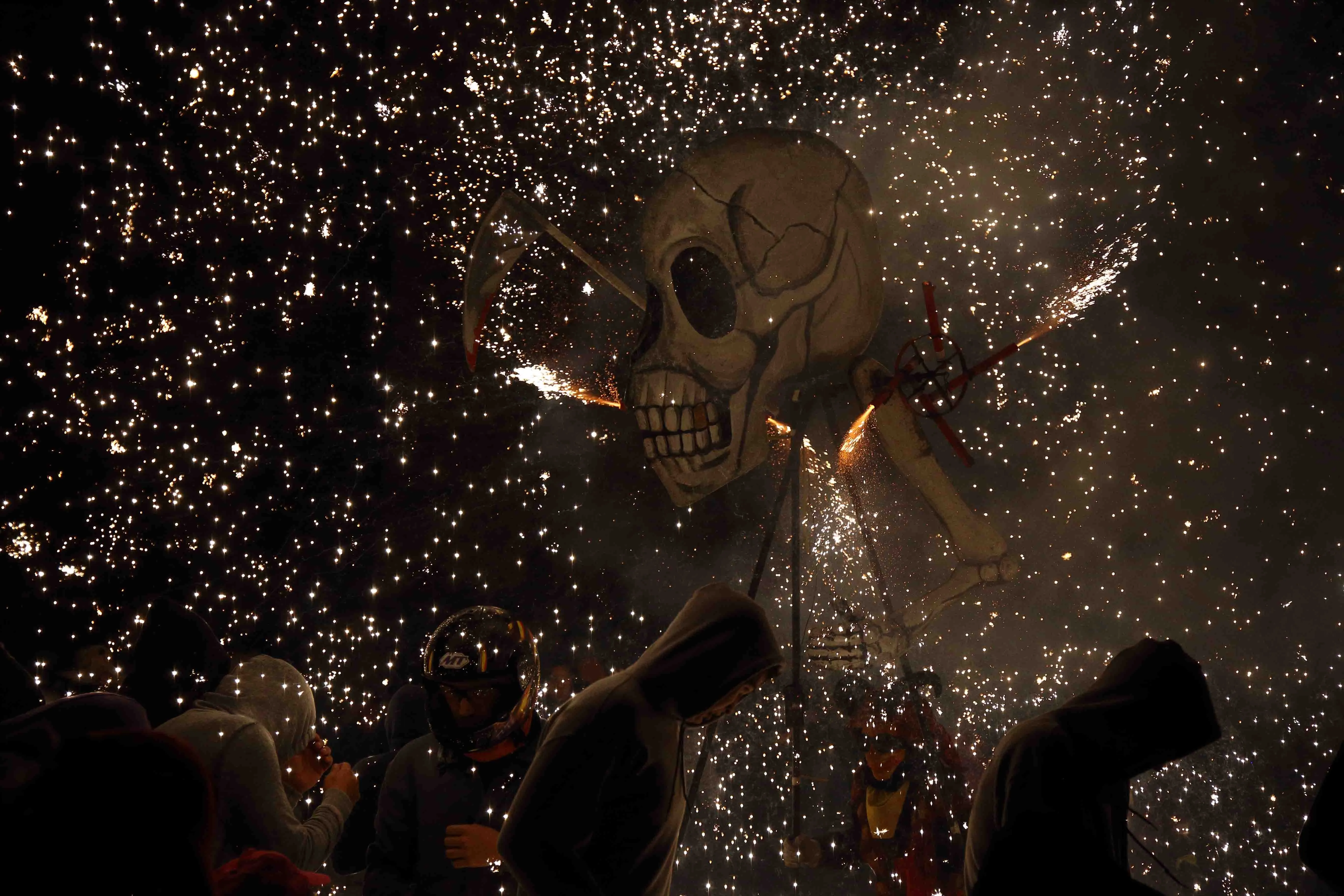 Foto 2 - Alba de Tormes volvi&oacute; a arder con el correfoc