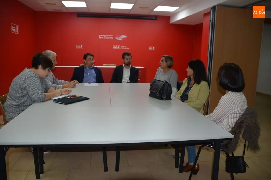 Foto 2 - Luis Tudanca respalda las reivindicaciones para mantener la Unidad de Foniatr&iacute;a y Logopedia    &nbsp;  