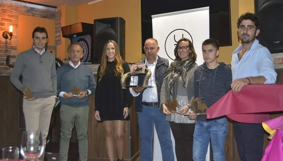 La entrega de premios corrió a cargo del presidente de la Asociación Carlos Huertos / FOTOS: JONATAN SÁNCHEZ
