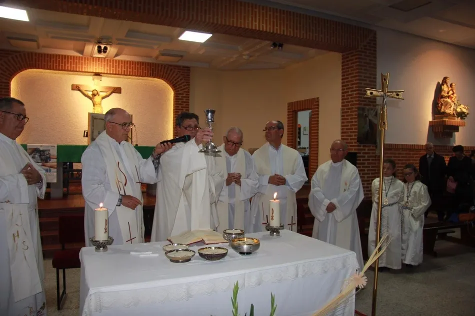 Foto 11 - El p&aacute;rroco de San Mateo y La Anunciaci&oacute;n, Nacho G&oacute;mez, celebra sus bodas de plata en el...
