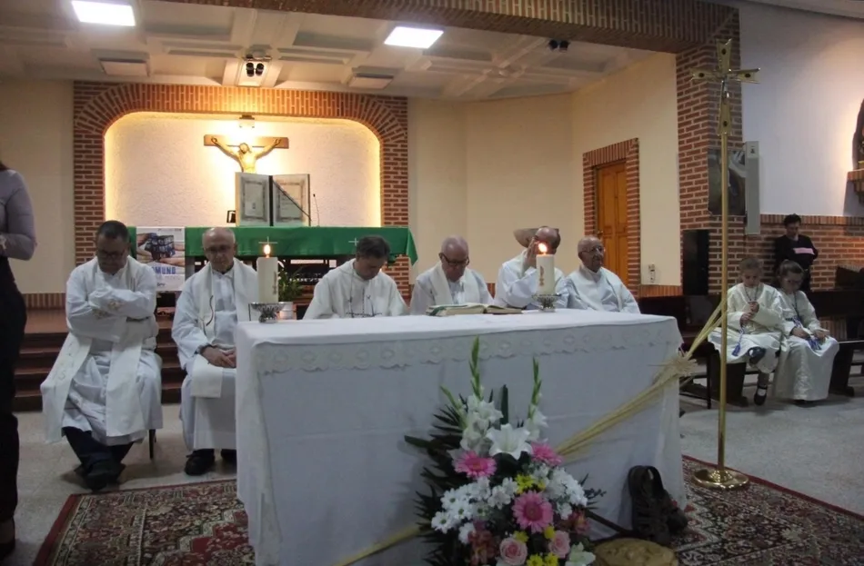 Foto 8 - El p&aacute;rroco de San Mateo y La Anunciaci&oacute;n, Nacho G&oacute;mez, celebra sus bodas de plata en el...