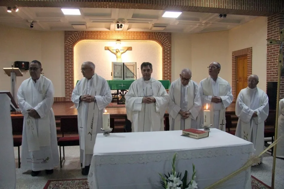 Foto 7 - El p&aacute;rroco de San Mateo y La Anunciaci&oacute;n, Nacho G&oacute;mez, celebra sus bodas de plata en el...