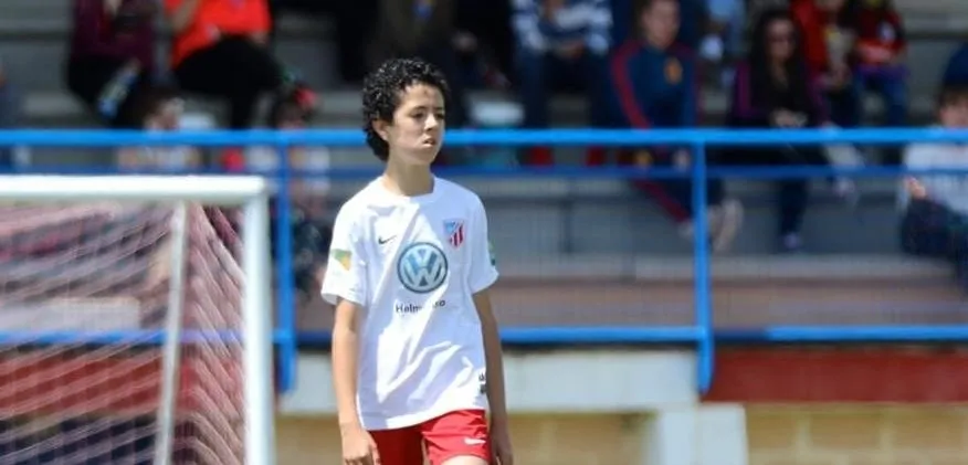 El jugador de la UD Santa Marta, Nico, se entrena con el Villarreal