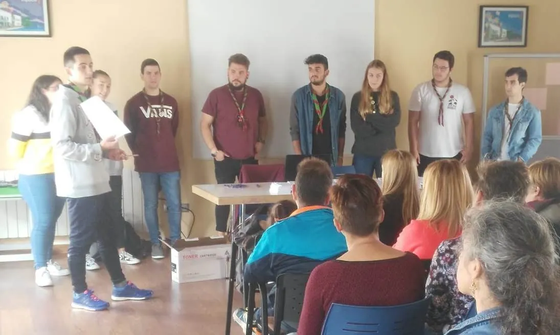 Los responsables del Grupo Scout explican a las familias las claves de la nueva Ronda  