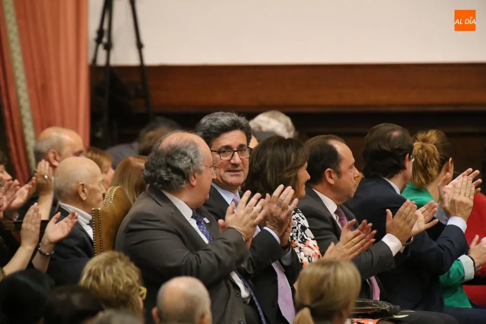 Foto 7 - La Reina Sof&iacute;a entrega el premio de Poes&iacute;a Iberoamericana a Rafael Cadenas con el VIII Centenario ...
