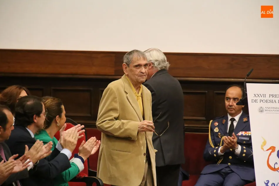 Foto 6 - La Reina Sof&iacute;a entrega el premio de Poes&iacute;a Iberoamericana a Rafael Cadenas con el VIII Centenario ...