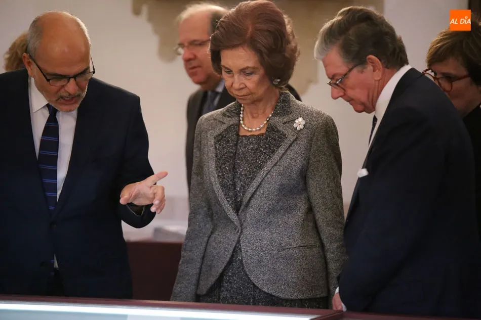 Foto 6 - Do&ntilde;a Sof&iacute;a visita en la Casa-Museo Unamuno la muestra &lsquo;Encuadernaciones art&iacute;sticas del Premio...