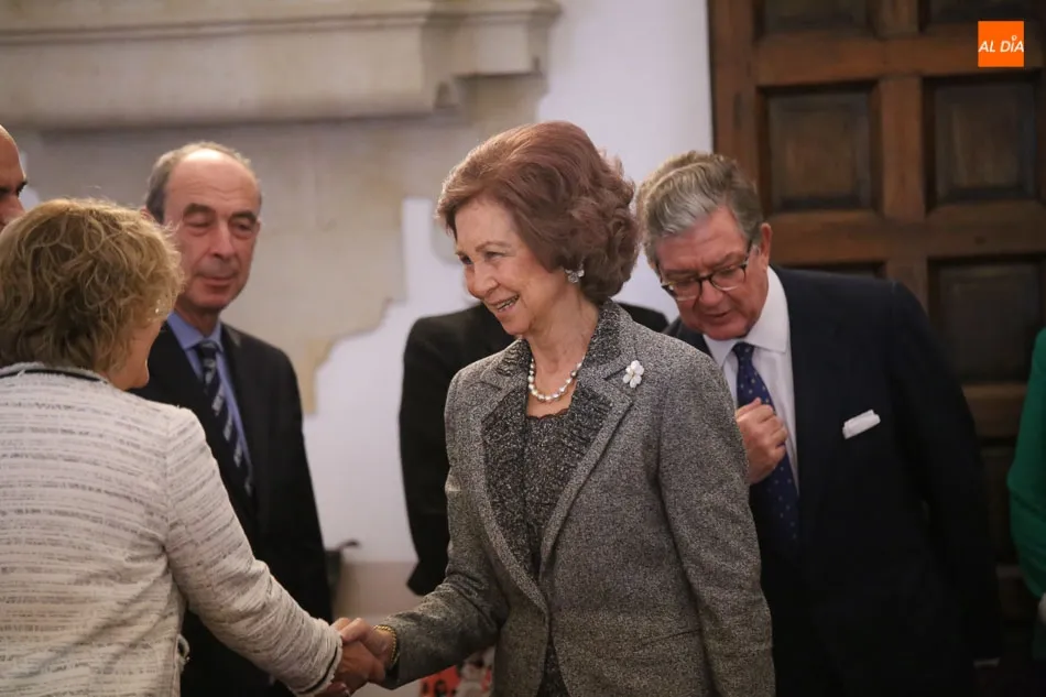 Foto 3 - Do&ntilde;a Sof&iacute;a visita en la Casa-Museo Unamuno la muestra &lsquo;Encuadernaciones art&iacute;sticas del Premio...