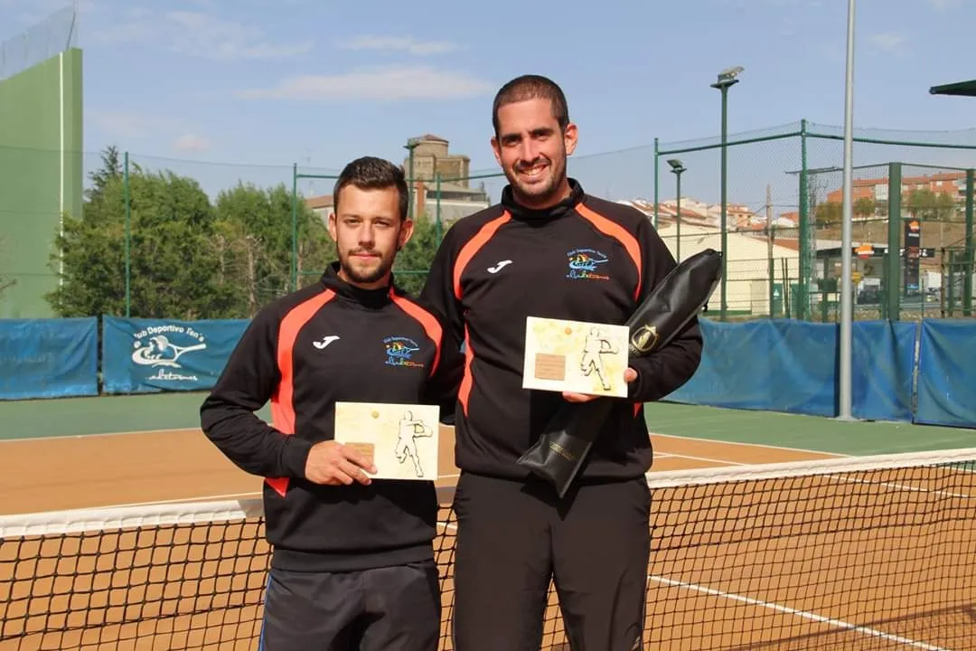 Alberto Rodríguez se lleva el V Torneo de Tenis Año Jubilar Teresiano