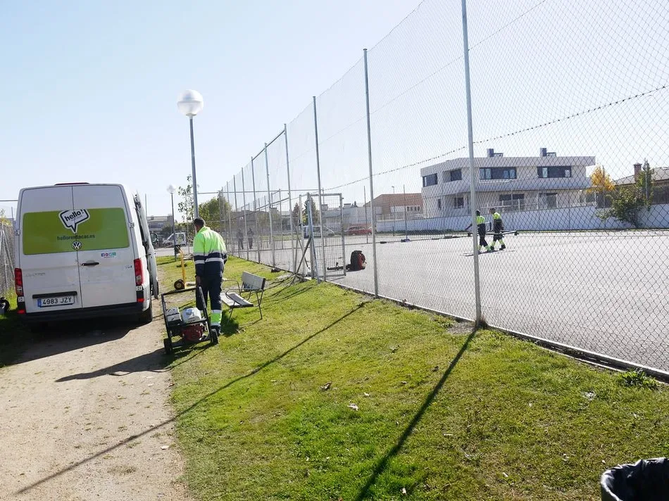Foto 4 - Comienza la renovaci&oacute;n de las pistas deportivas de las urbanizaciones Albahonda I y II  