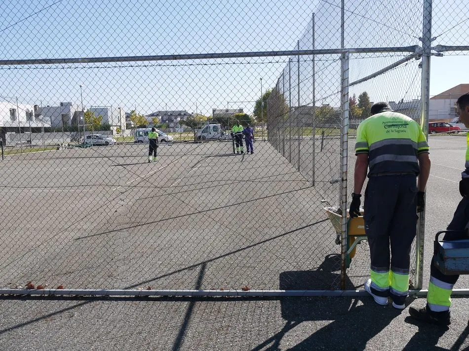Foto 3 - Comienza la renovaci&oacute;n de las pistas deportivas de las urbanizaciones Albahonda I y II  