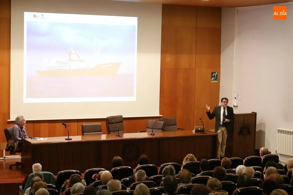 Foto 4 - Jos&eacute; Abel Flores aborda las claves del cambio clim&aacute;tico en la Facultad de Geograf&iacute;a e Historia  