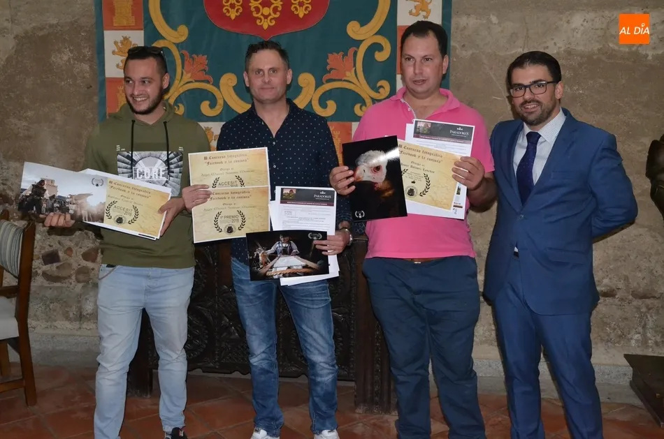 Foto 2 - Rodericus entrega los premios del doble concurso de fotograf&iacute;a de la Feria Medieval  