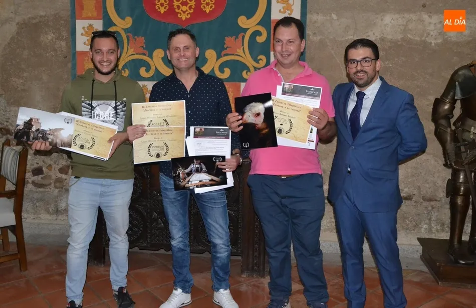 Rodericus entrega los premios del doble concurso de fotografía de la Feria Medieval  