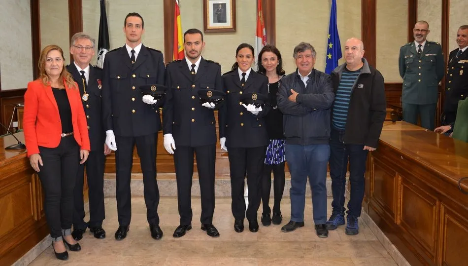 Tres nuevos policías amplían la plantilla municipal