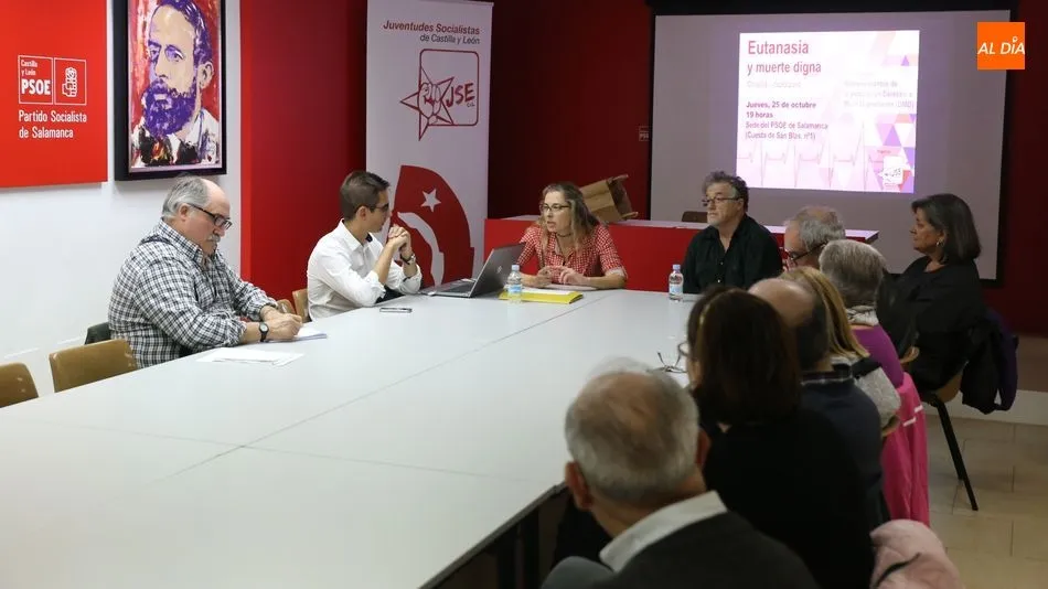 Foto 3 - La eutanasia a debate en una charla organizada en las Juventudes Socialistas