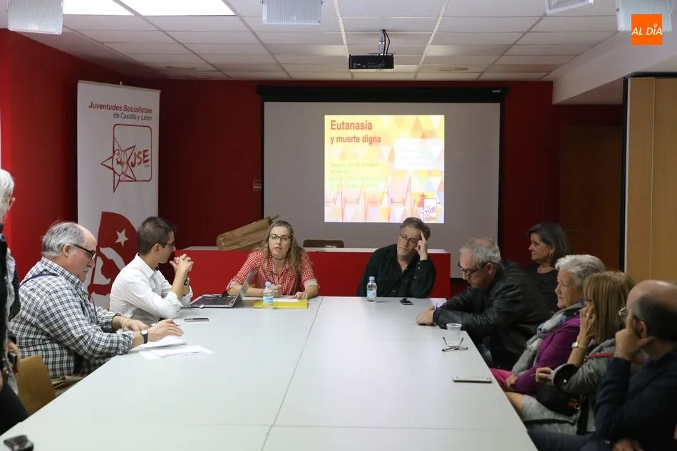 Foto 2 - La eutanasia a debate en una charla organizada en las Juventudes Socialistas