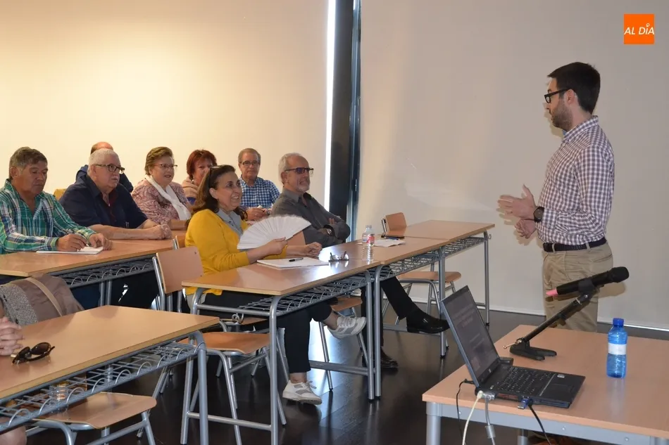 Los mayores descubren los entresijos del Parlamento Europeo, el Brexit y las próximas Elecciones  