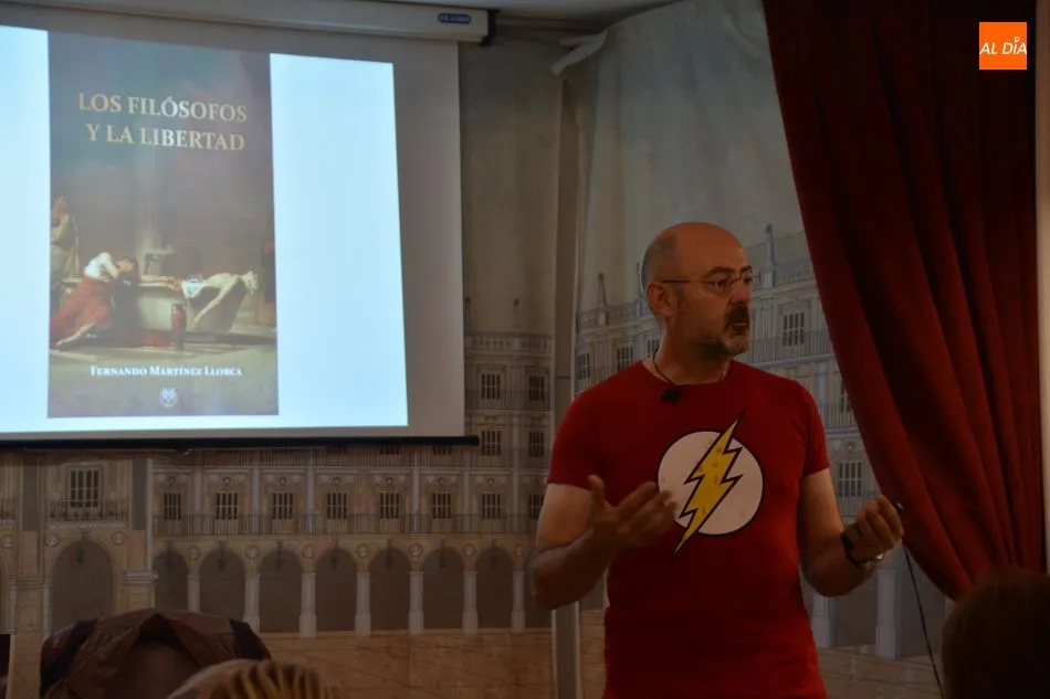 Foto 11 - Fernando Mart&iacute;nez Llorca presenta Los fil&oacute;sofos y la libertad en Santos Ochoa
