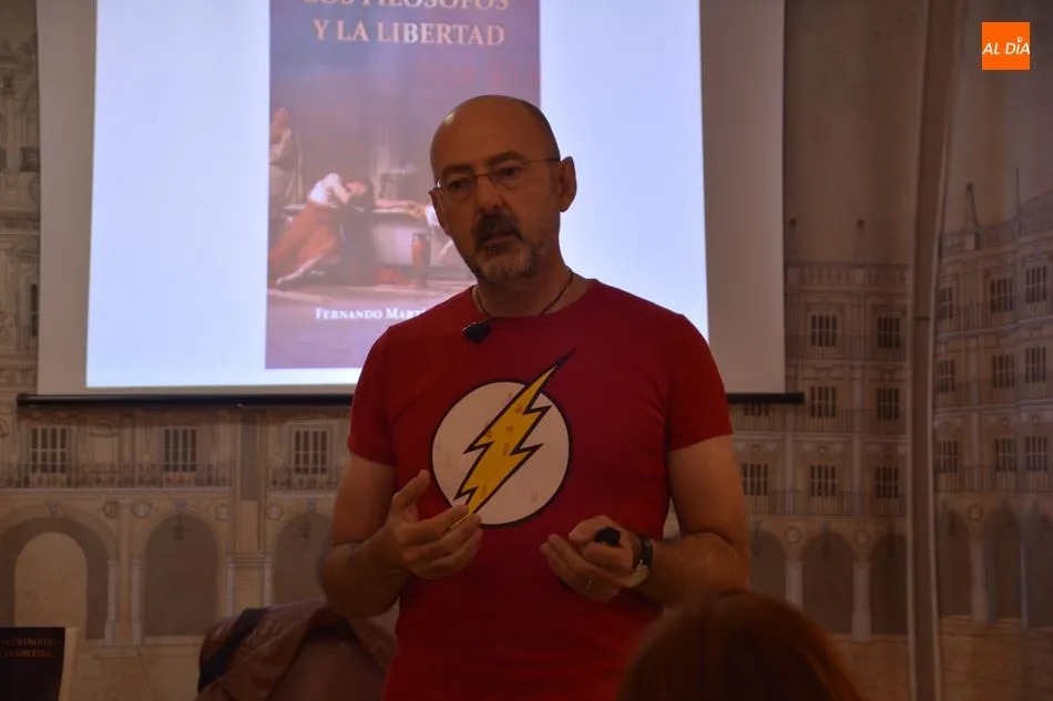 Foto 10 - Fernando Mart&iacute;nez Llorca presenta Los fil&oacute;sofos y la libertad en Santos Ochoa