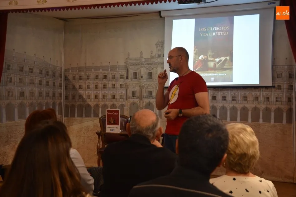 Foto 8 - Fernando Mart&iacute;nez Llorca presenta Los fil&oacute;sofos y la libertad en Santos Ochoa