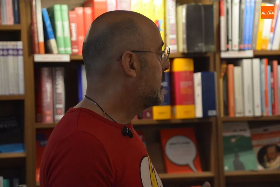 Foto 4 - Fernando Mart&iacute;nez Llorca presenta Los fil&oacute;sofos y la libertad en Santos Ochoa