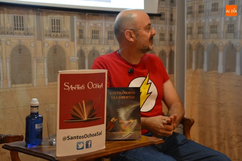 Foto 3 - Fernando Mart&iacute;nez Llorca presenta Los fil&oacute;sofos y la libertad en Santos Ochoa