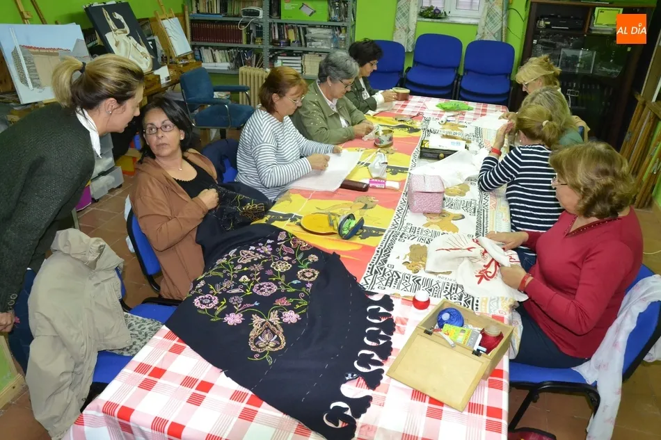 Foto 3 - El taller de costura del Bot&oacute;n Charro, a pleno rendimiento  
