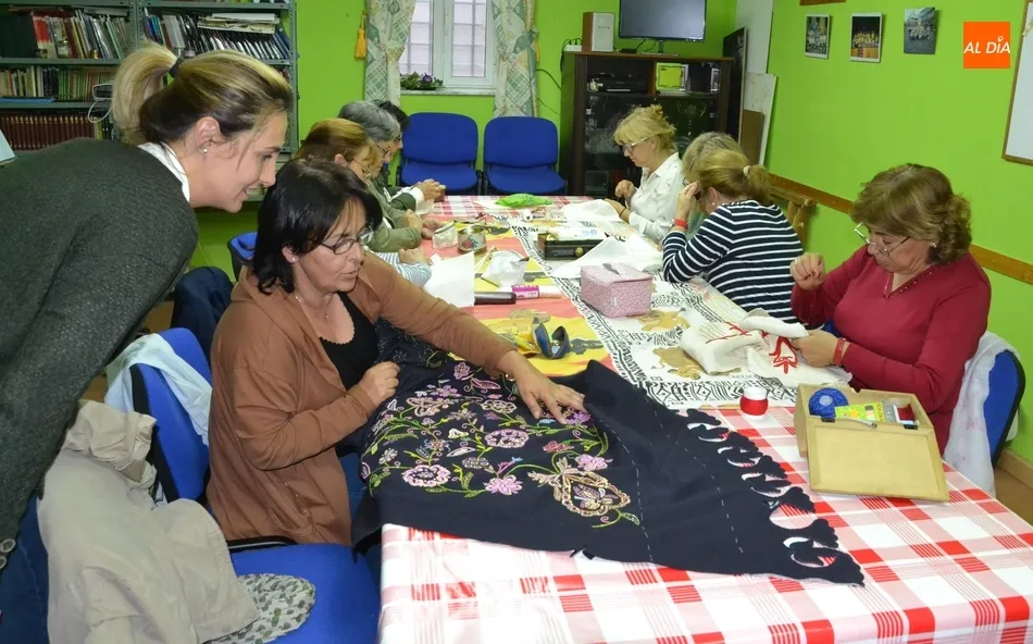 Foto 4 - El taller de costura del Bot&oacute;n Charro, a pleno rendimiento  