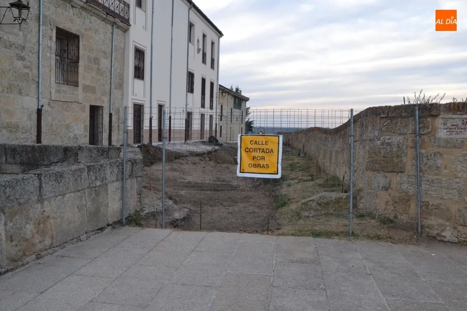 Foto 2 - Las reiniciadas obras del adarve sacan a la luz estructuras antiguas  