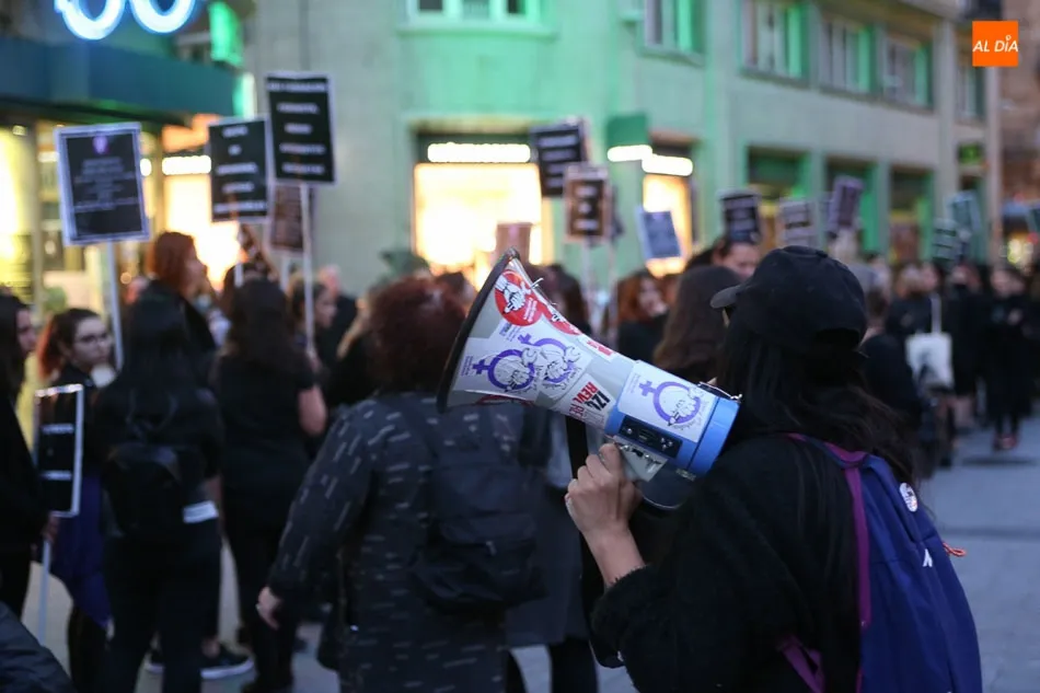 Foto 4 - Acci&oacute;n contra la Violencia Machista en la Plaza del Liceo