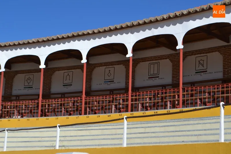 Foto 2 - Dos manos para dibujar 101 hierros con los que mostrar la historia de la tauromaquia en la...