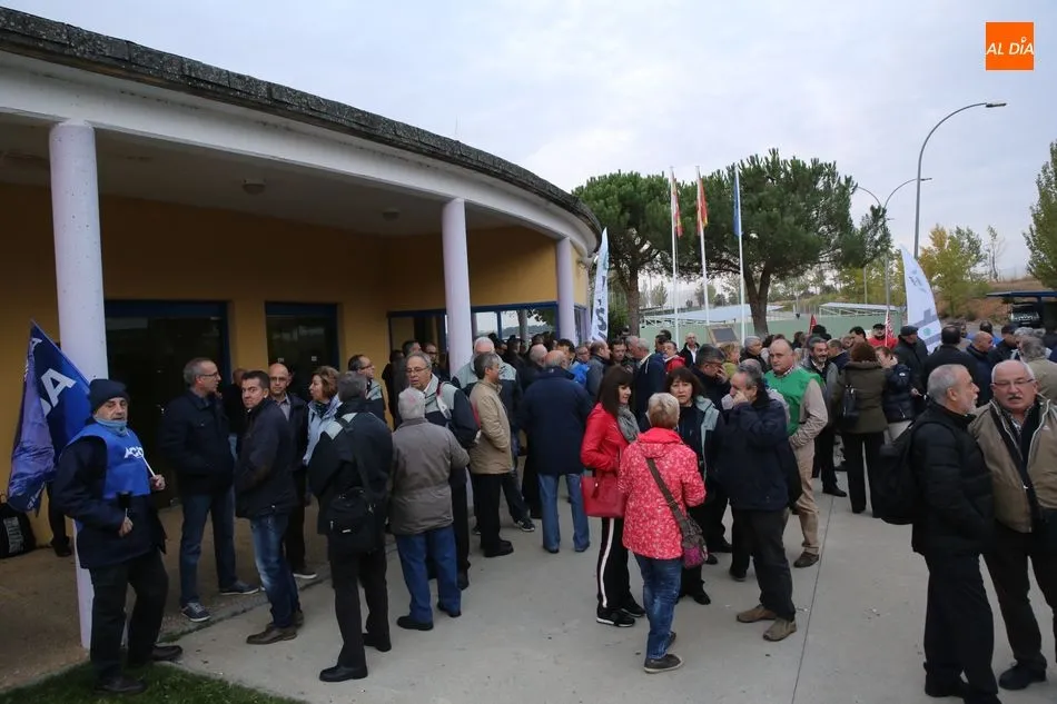 Foto 8 - Seguimiento masivo de la huelga de funcionarios de Prisiones con protesta a la puerta de Topas