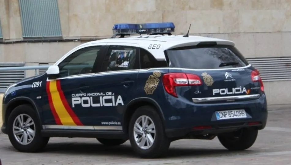 El detenido, con las diligencias policiales tramitadas, ha sido puesto a disposición del Juzgado de Instrucción de guardia