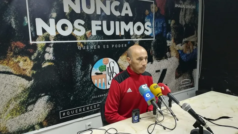 El técnico, durante la ruedad de prensa. Foto: R.F.G.