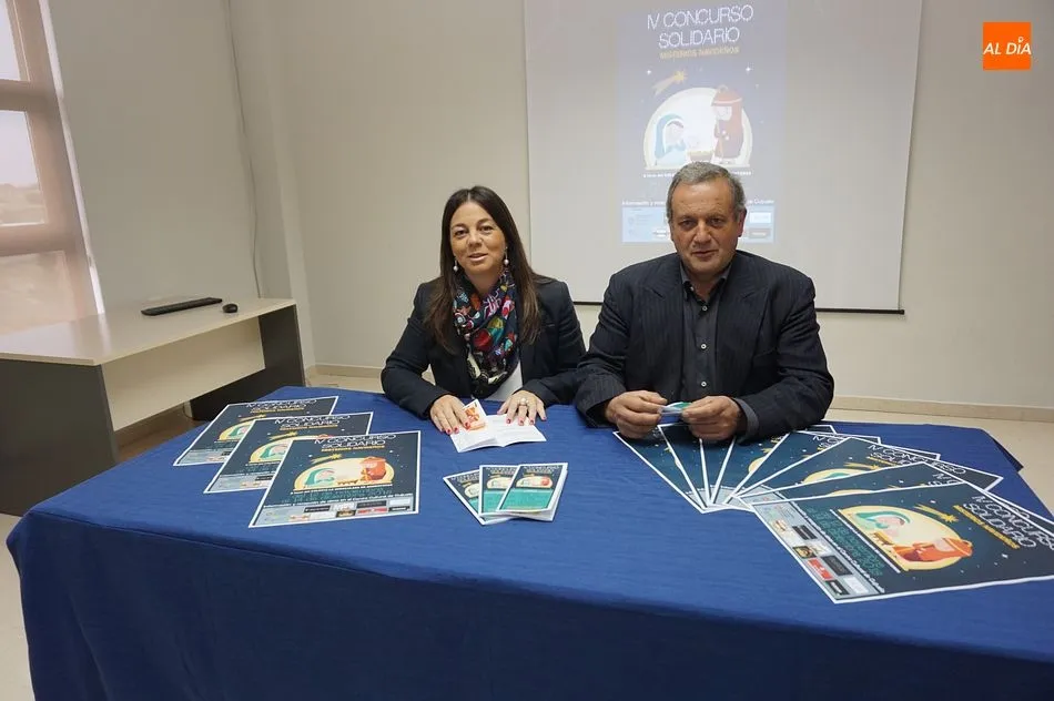 María Jesús Moro, concejala de Cultura y Blas Rodríguez, en representación del colegio de Armenteros