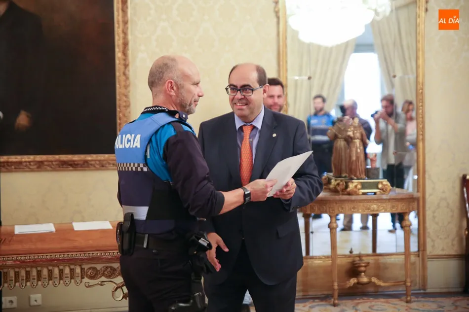 Foto 11 - El Ayuntamiento recibe a los polic&iacute;as locales que participaron en los VII Juegos Europeos...