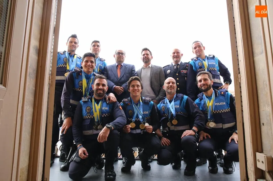 Foto 3 - El Ayuntamiento recibe a los polic&iacute;as locales que participaron en los VII Juegos Europeos...