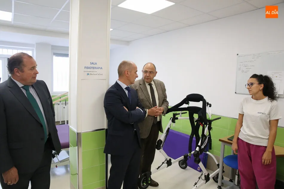 Foto 5 - La Caixa dota de una nueva sala de fisioterapia al centro La Cantera de Aspace  