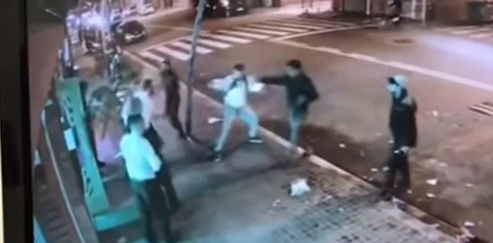 Imagen de vídeo de la agresión a los trabajadores del restaurante