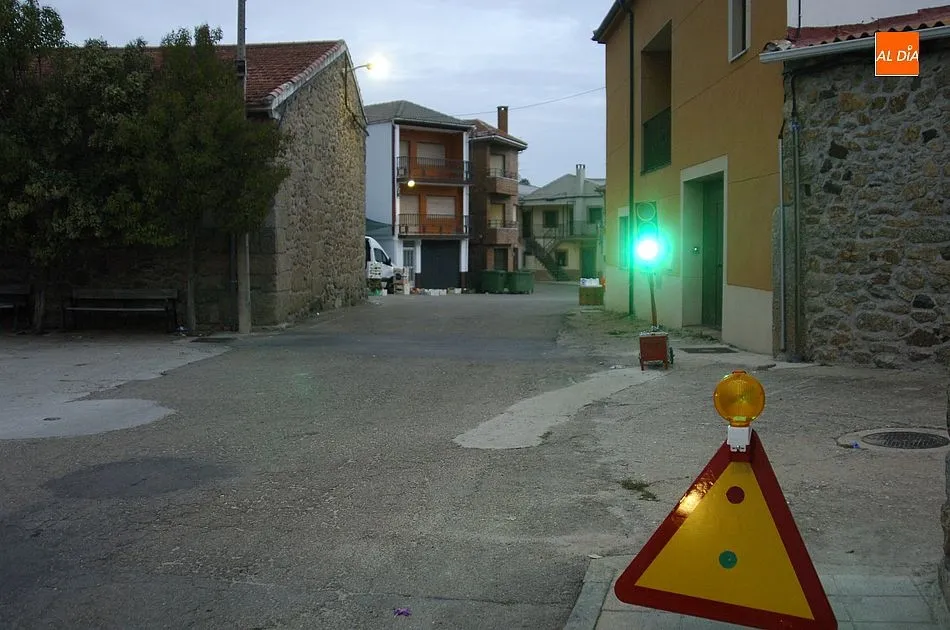 Foto 8 - Instalados en el Payo sem&aacute;foros para la regulaci&oacute;n del tr&aacute;fico  