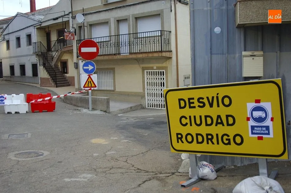 Foto 2 - Instalados en el Payo sem&aacute;foros para la regulaci&oacute;n del tr&aacute;fico  