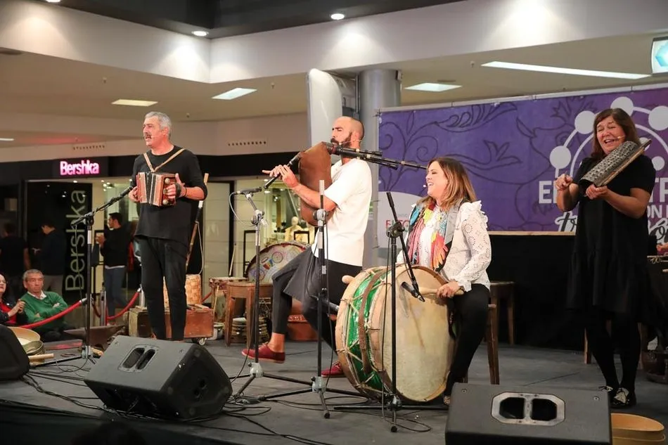 Foto 2 - Mayalde, ritmos, sabidur&iacute;a y tradici&oacute;n, en el Centro Comercial El Tormes