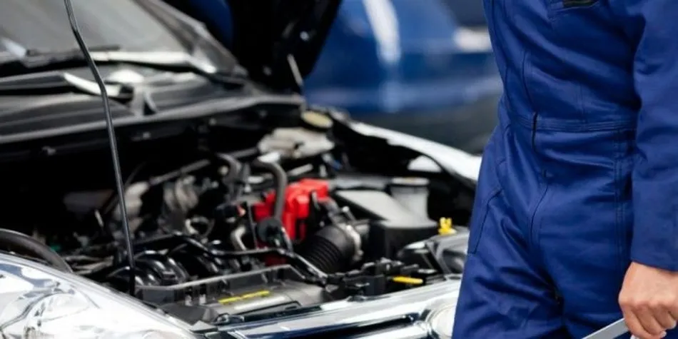 Las condiciones meteorológicas adversas como la lluvia o la niebla son responsables del 30% de los fallecidos y hospitalizados por accidentes. Foto: ITV.com