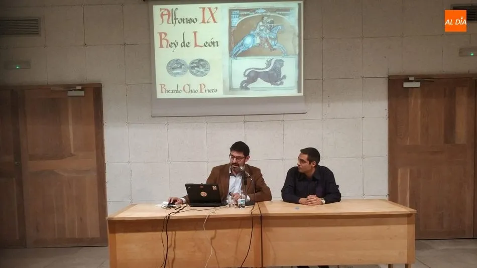 Un instante de la conferencia. Fotos: Lydia González