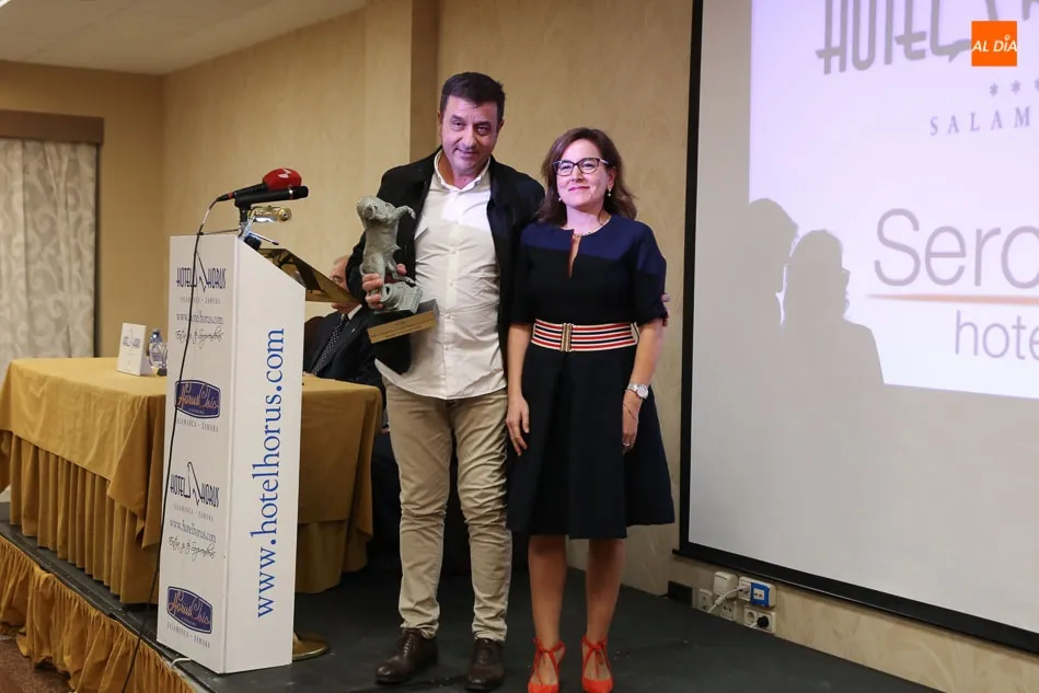 Foto 10 - La juventud llena los salones del Horus en los Premios El Timbalero